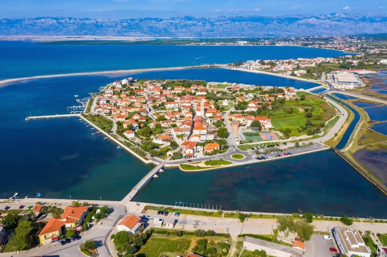 Apartments With A Parking Space Nin, Zadar - 5936